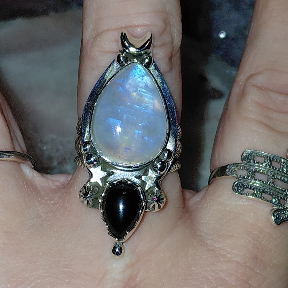 Gigantic Moonstone And Black Onyx Statement Ring - Picture 11 of 16